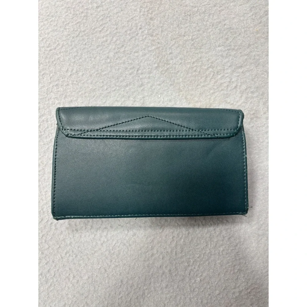 Steve Madden Wallet Chevron Quilted Teal Faux Leather Magnetic Snap Logo‎ Clutch